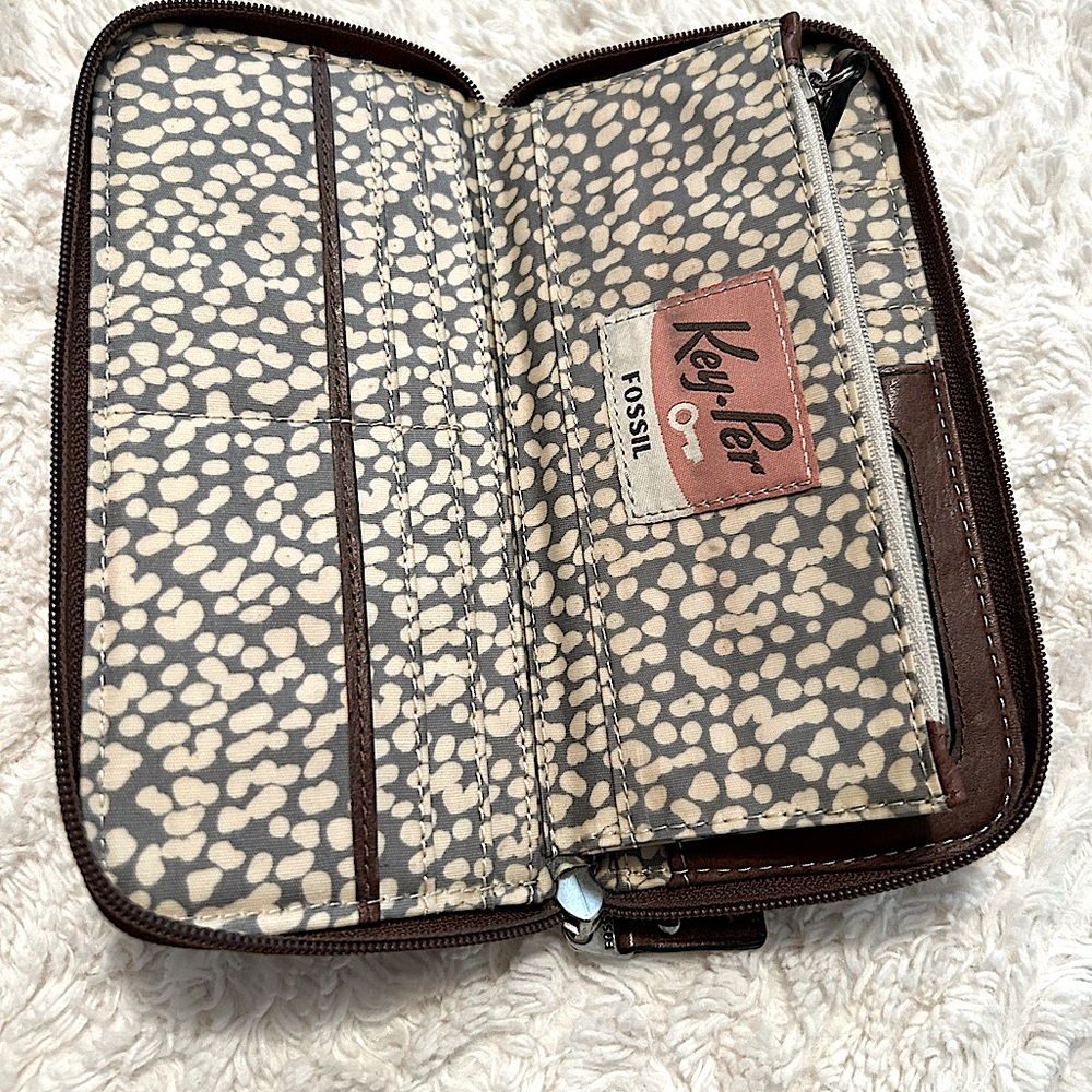 Like New!! Fossil Wallet; Fossil Keeper Long Wall… - image 4